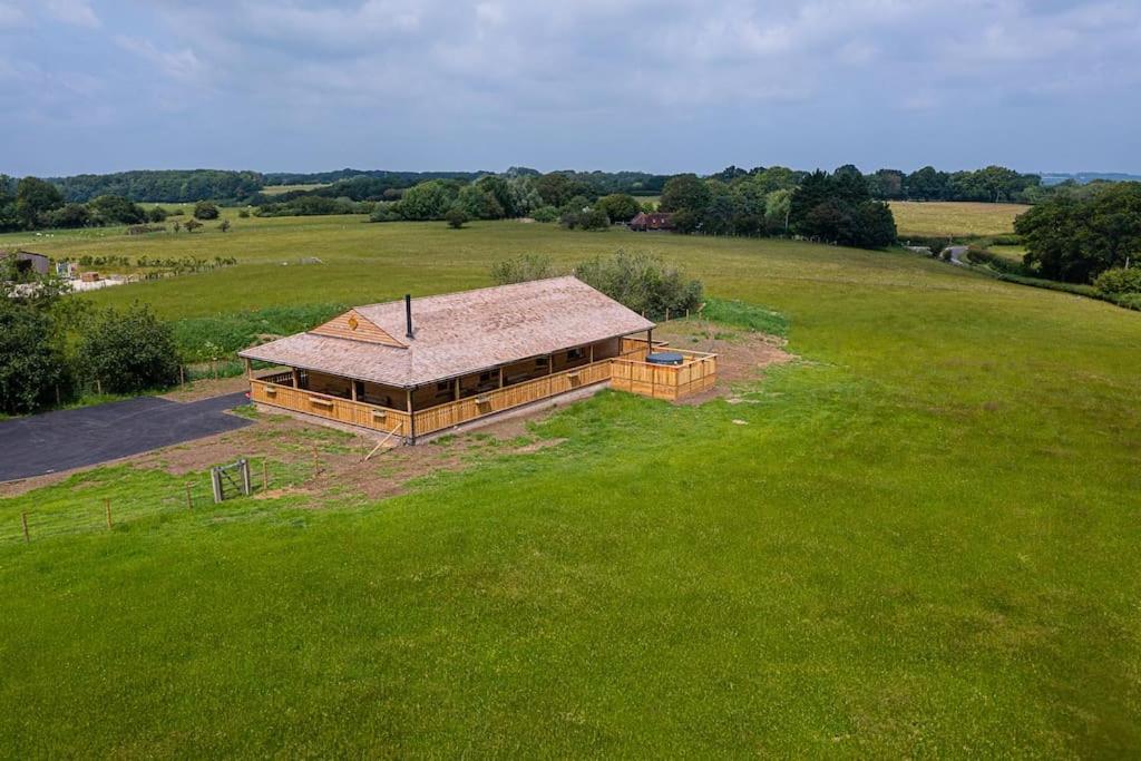 Luxury Log Cabin With A Hot Tub Stone  Eksteriør billede