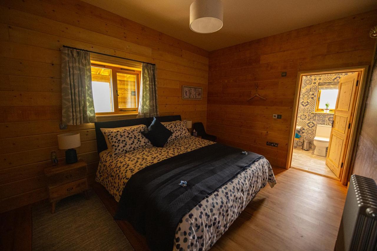 Luxury Log Cabin With A Hot Tub Stone  Eksteriør billede