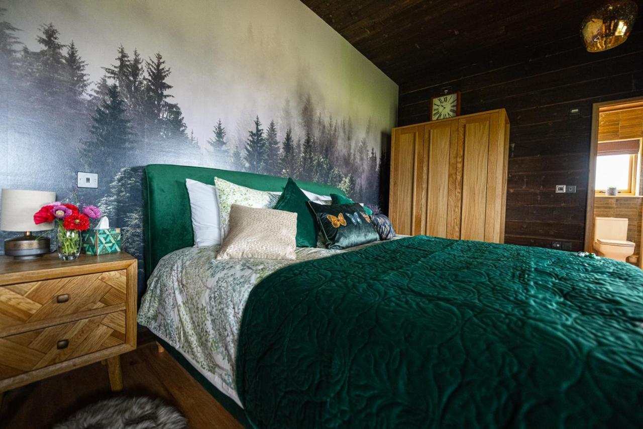 Luxury Log Cabin With A Hot Tub Stone  Eksteriør billede