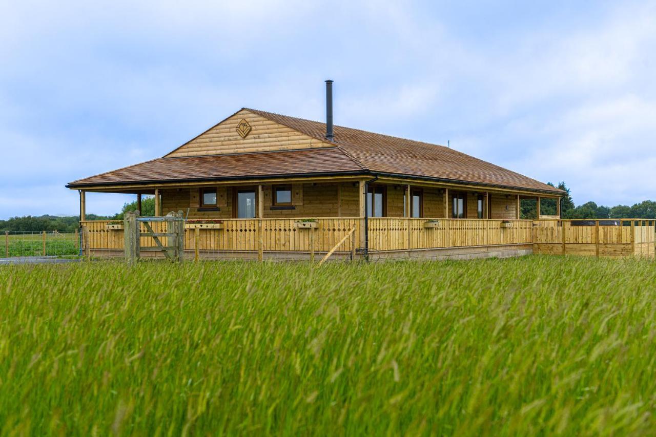 Luxury Log Cabin With A Hot Tub Stone  Eksteriør billede